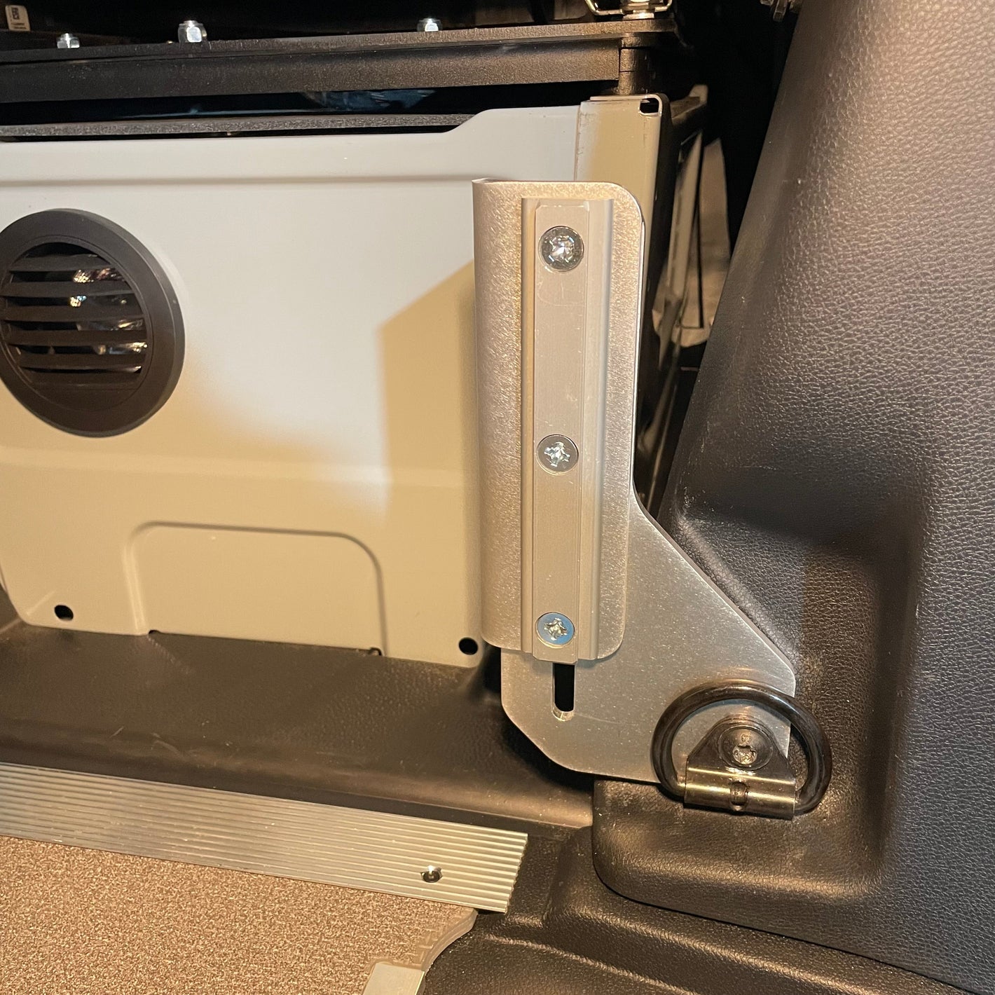 Mercedes Sprinter B-Pillar Lagun Table Mount